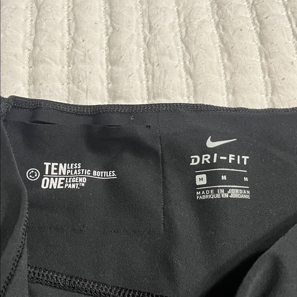 Nike Classic Black Leggings - Picture 2 of 4